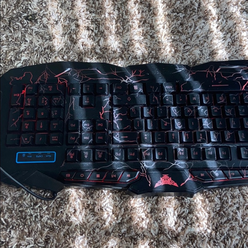 A Wired Keyboard With Led Lights - image 4